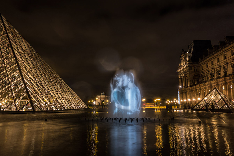 22 Portraits of Love Birds Kissing in the Streets of Paris