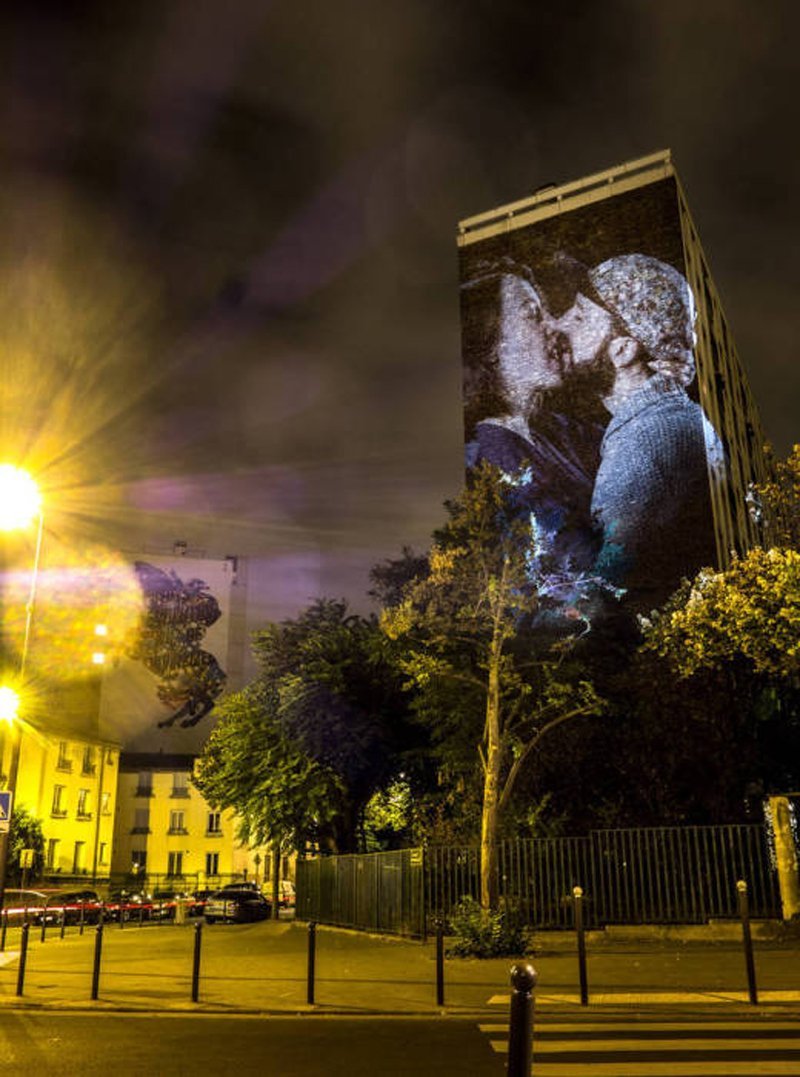 portraits-of-love-birds-kissing-in-the-streets-of-paris-03