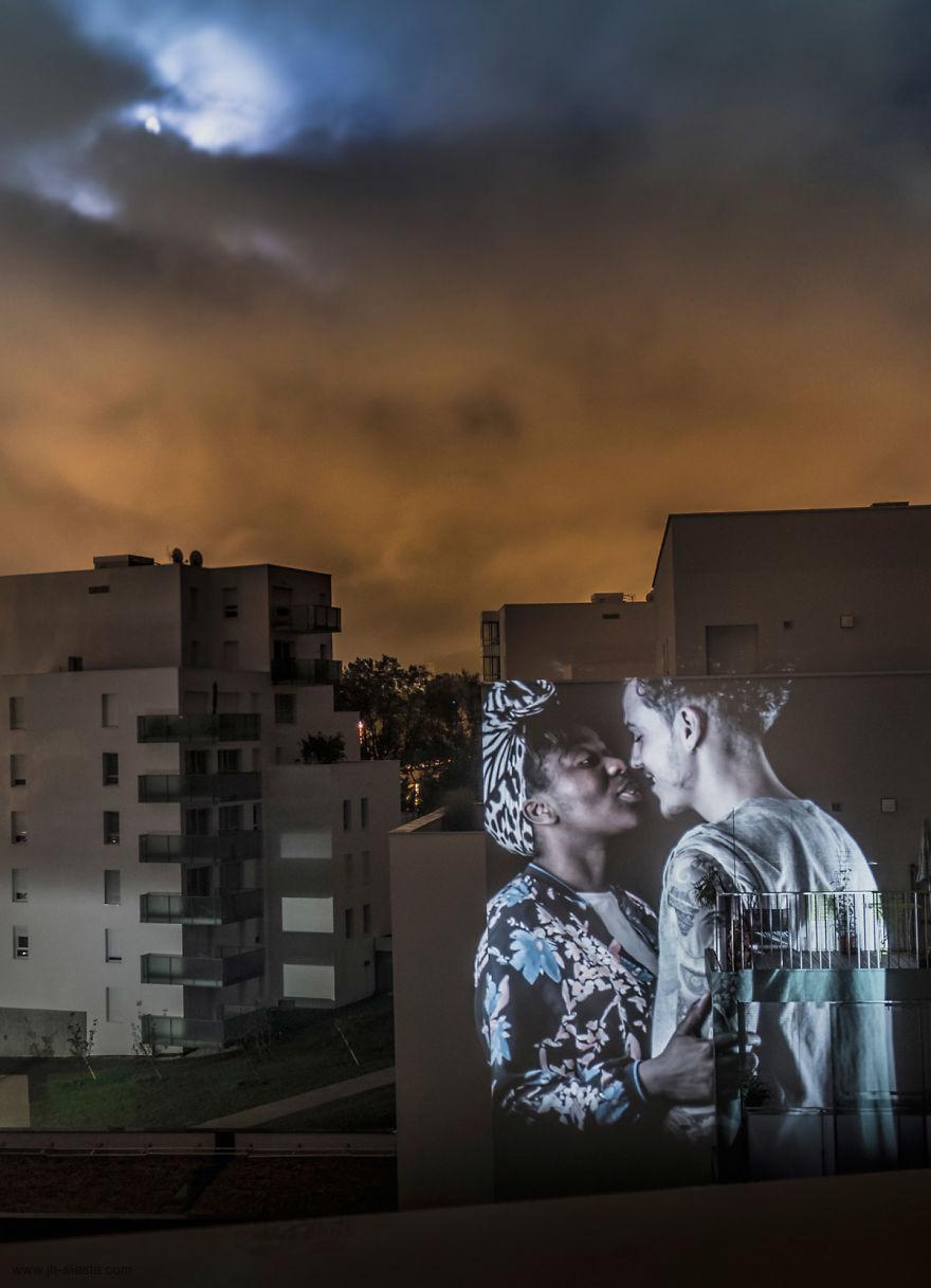 portraits-of-love-birds-kissing-in-the-streets-of-paris-09