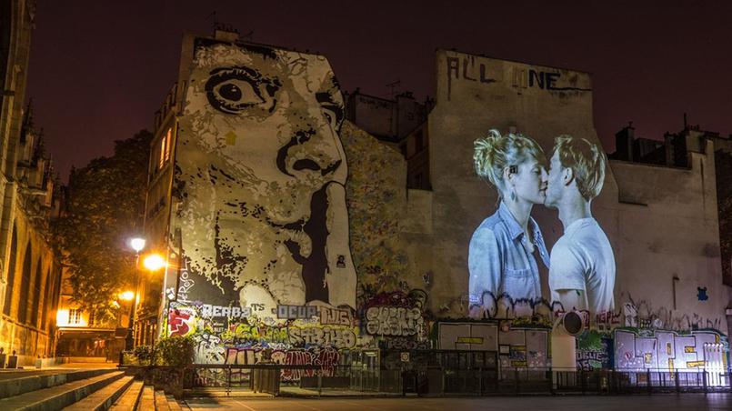 portraits-of-love-birds-kissing-in-the-streets-of-paris-12