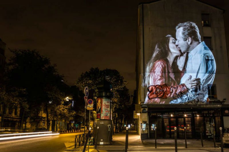 portraits-of-love-birds-kissing-in-the-streets-of-paris-19