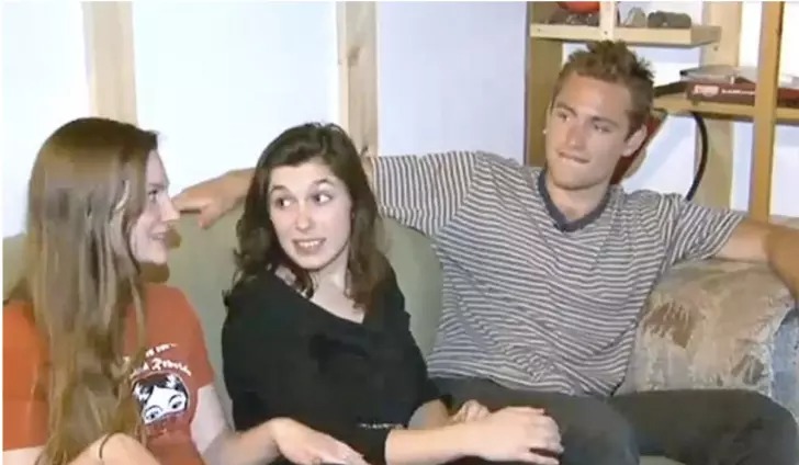 Things Hidden In A Second-Hand Couch Made Students Scream_11