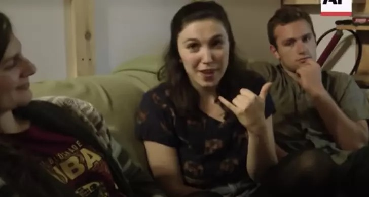 Things Hidden In A Second-Hand Couch Made Students Scream_12